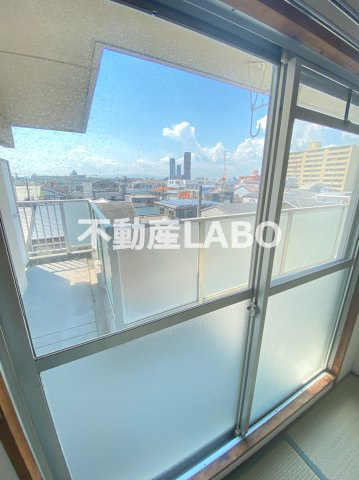 スリースター泉尾のバルコニー