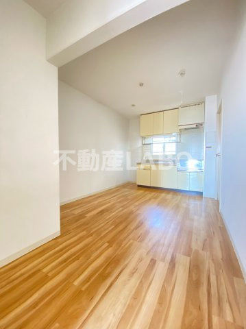 スリースター泉尾の洋室