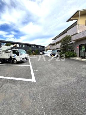 メゾンタグチの駐車場
