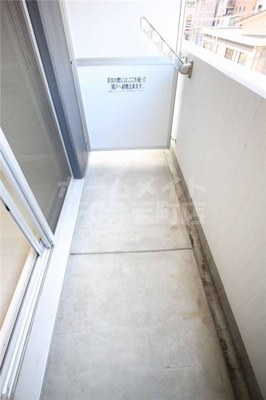 【バルコニー】 | プロスペース弁天 | 外からの目が気にならないバルコニーで洗濯物が干せます