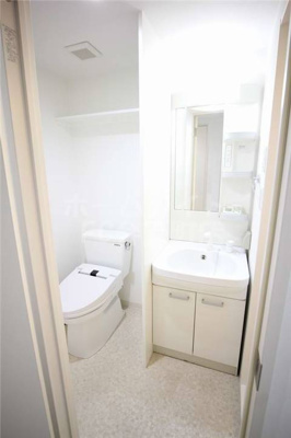 【洗面所】 | プロスペース弁天 | 明るい洗面所です