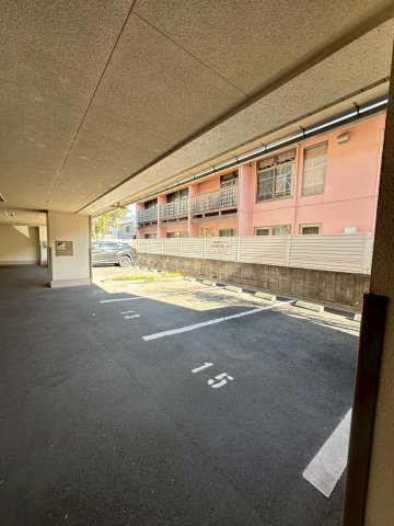 グランベージュ大手町の駐車場