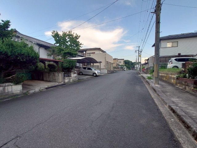 緑豊かな閑静な住宅地■田舎暮らしに最適■室内丁寧にお使いです■京丹波町下山野丸の前面道路含む現地写真|前道