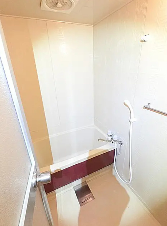 堺市西区浜寺石津町中2丁　現況満室稼働中　一棟収益アパートの浴室