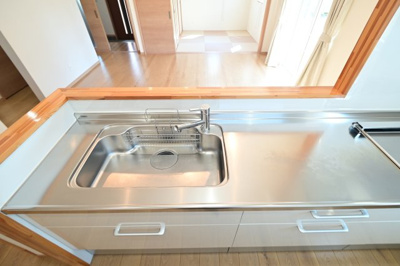 【キッチン】 | 黒石市住吉町　中古住宅　築4年 | カウンターキッチン