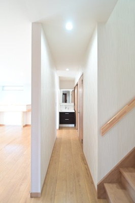 【内装】 | 黒石市住吉町　中古住宅　築4年 | 一階ローカ