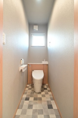 【トイレ】 | 黒石市住吉町　中古住宅　築4年 | 二階トイレ
