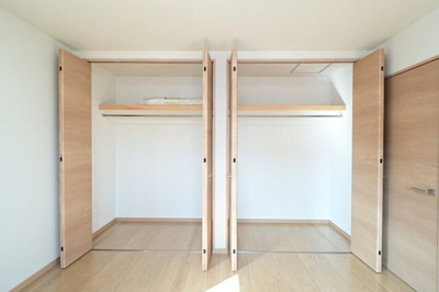 【収納】 | 黒石市住吉町　中古住宅　築4年 | 二階8帖洋室のクローゼット