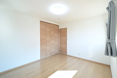 【内装】 | 黒石市住吉町　中古住宅　築4年 | 2階7帖洋室クローゼットもあります