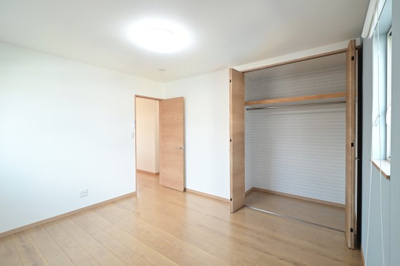 【洋室】 | 黒石市住吉町　中古住宅　築4年