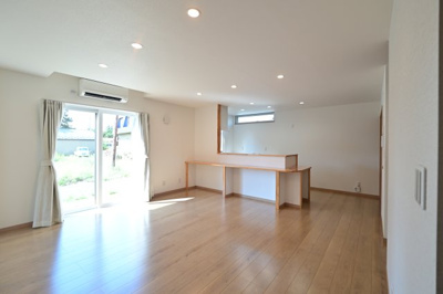 【居間・リビング】 | 黒石市住吉町　中古住宅　築4年