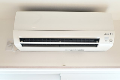 【設備】 | 黒石市住吉町　中古住宅　築4年 | 1階リビングエアコン