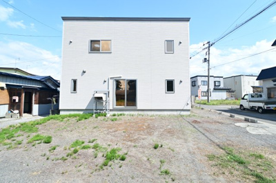 【外観】 | 黒石市住吉町　中古住宅　築4年