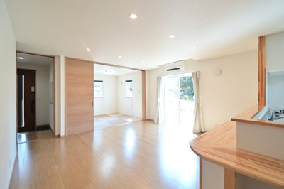 【居間・リビング】 | 黒石市住吉町　中古住宅　築4年