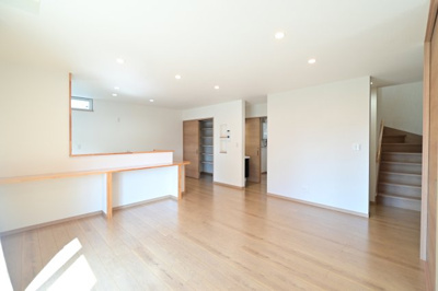 【居間・リビング】 | 黒石市住吉町　中古住宅　築4年