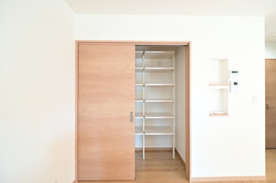 【収納】 | 黒石市住吉町　中古住宅　築4年 | バントリー