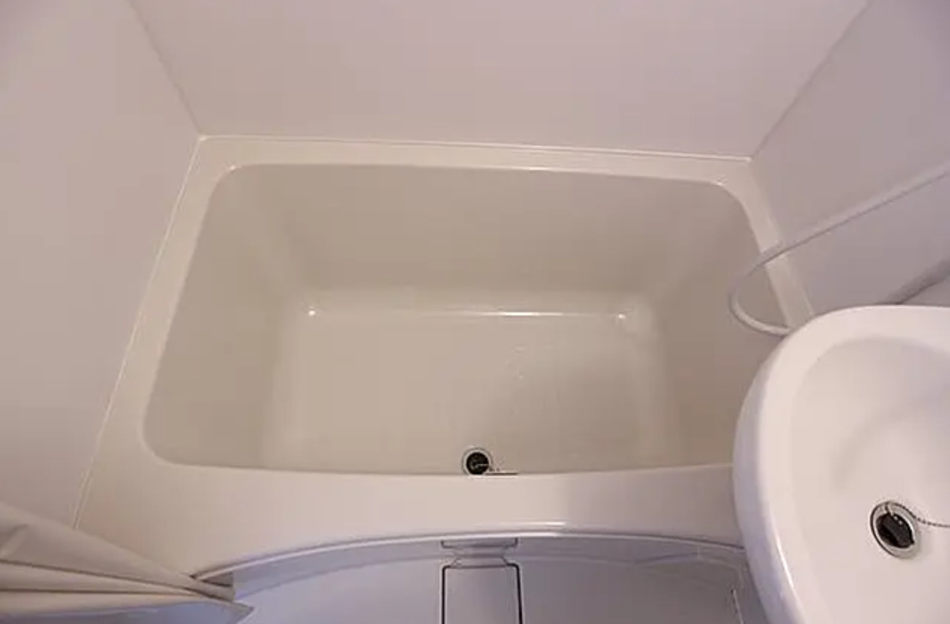 神戸市垂水区東舞子町　満室稼働中　一棟売マンションの浴室