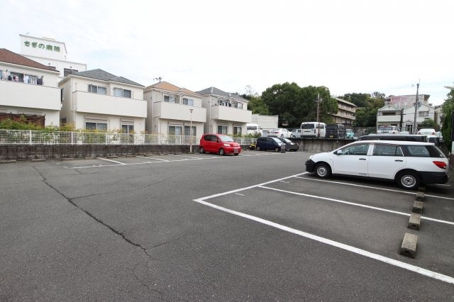 パルピアマンションの駐車場