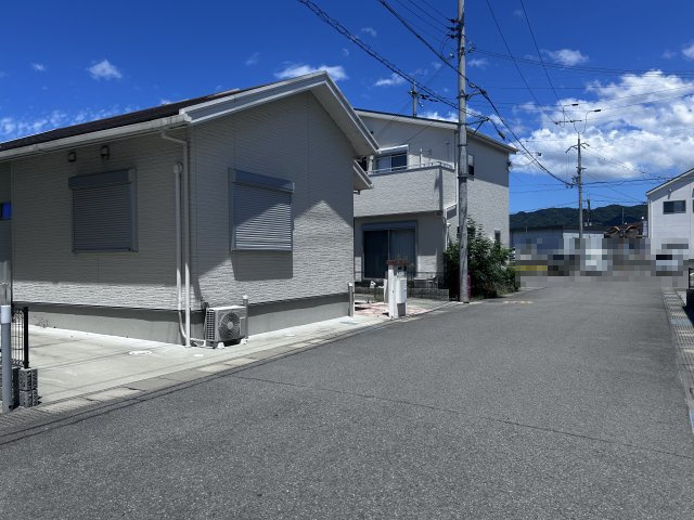 岩出市中迫・中古戸建・113793の前面道路含む現地写真