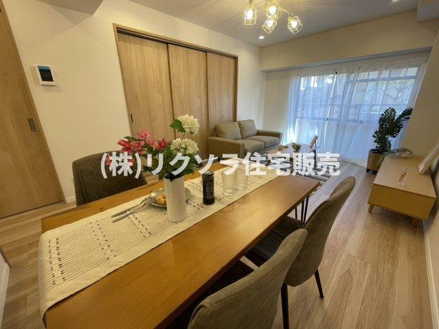 ライオンズマンション枚方のダイニング|LDK14.0帖
■物件内覧・資金計画相談・住宅ローン相談、リフォーム相談、お問合せ受付中■
※当日・翌日のご内覧、ご相談はお電話でのお問合せがスムーズです！