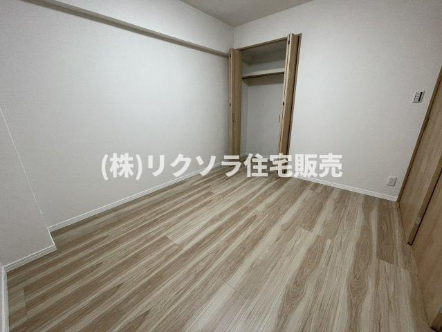 ライオンズマンション枚方の寝室|洋室5.5帖
■物件内覧・資金計画相談・住宅ローン相談、リフォーム相談、お問合せ受付中■
※当日・翌日のご内覧、ご相談はお電話でのお問合せがスムーズです！