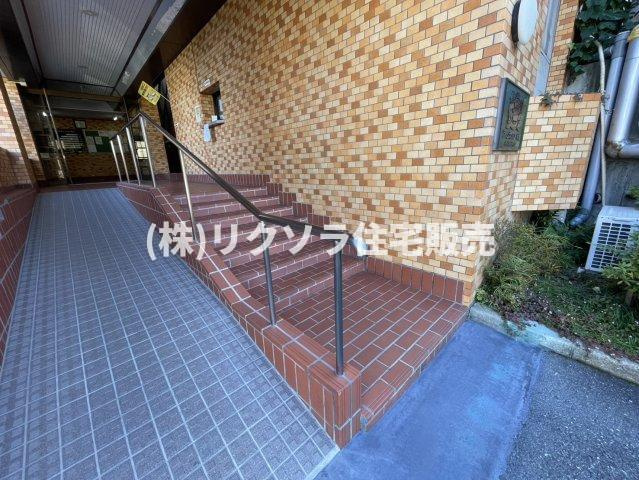 ライオンズマンション枚方の現況写真|スロープ
■物件内覧・資金計画相談・住宅ローン相談、リフォーム相談、お問合せ受付中■
※当日・翌日のご内覧、ご相談はお電話でのお問合せがスムーズです！