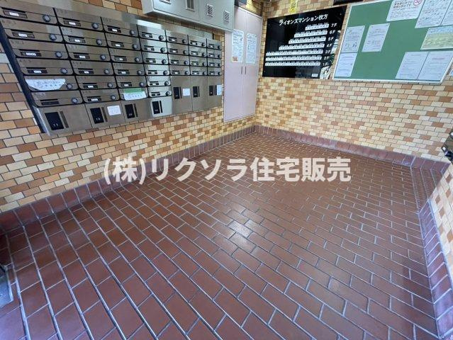 ライオンズマンション枚方のエントランス|内部
■物件内覧・資金計画相談・住宅ローン相談、リフォーム相談、お問合せ受付中■
※当日・翌日のご内覧、ご相談はお電話でのお問合せがスムーズです！