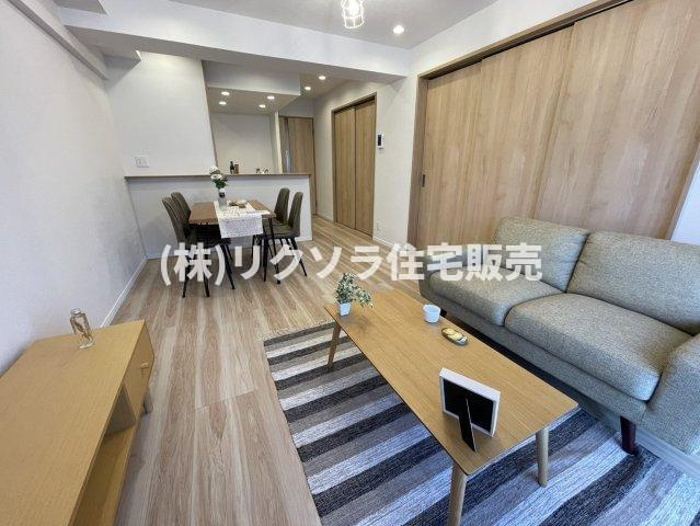 ライオンズマンション枚方の居間・リビング|LDK14.0帖
■物件内覧・資金計画相談・住宅ローン相談、リフォーム相談、お問合せ受付中■
※当日・翌日のご内覧、ご相談はお電話でのお問合せがスムーズです！