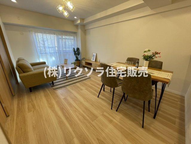ライオンズマンション枚方の居間・リビング|LDK14.0帖
■物件内覧・資金計画相談・住宅ローン相談、リフォーム相談、お問合せ受付中■
※当日・翌日のご内覧、ご相談はお電話でのお問合せがスムーズです！