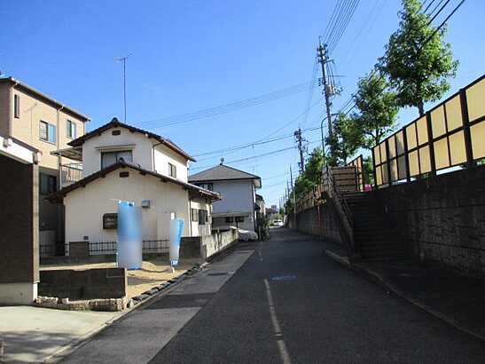 【前面道路含む現地写真】