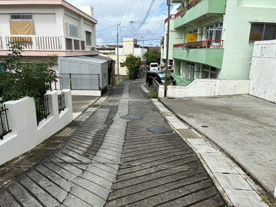 【前面道路含む現地写真】 | 那覇市首里末吉町2丁目　戸建