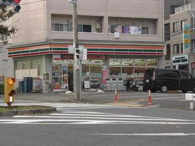 セブンイレブン帝京大…まで332m