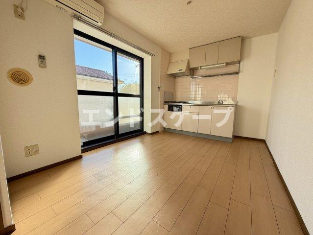 エストセゾンの居間・リビング|高崎、前橋のお部屋探しはエンドスケープまで！お客様の理想お聞かせ下さい♪