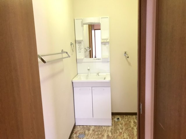 プリエの独立洗面台|綺麗な独立洗面台です。