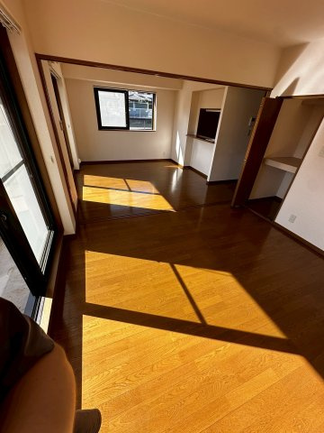 プリエの居間・リビング|日当たり良好のリビングルーム、広いリビングをお探しの方におすすめです！