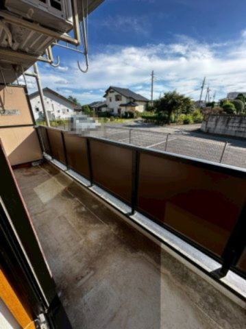 プリエのバルコニー|広々としたバルコニーは、洗濯もの干すのにノンストレスです。