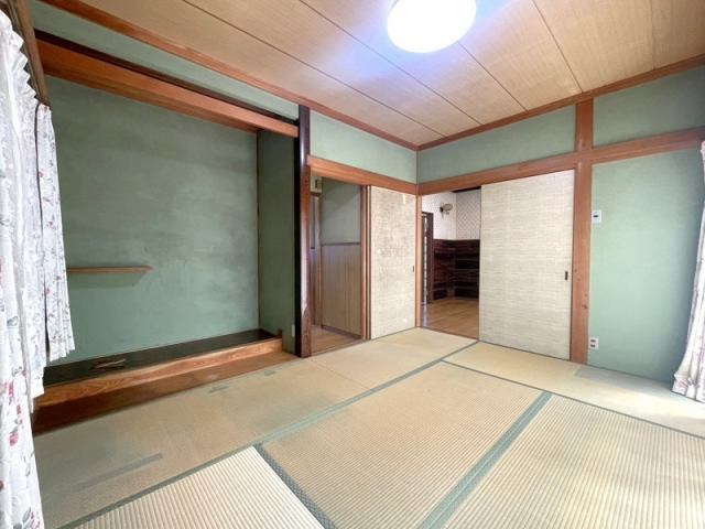 高知市福井町　高台中古一戸建ての和室|和室を活かしたリノベーションに最適な空間。床材やクロスの張り替えで、雰囲気を一新できます