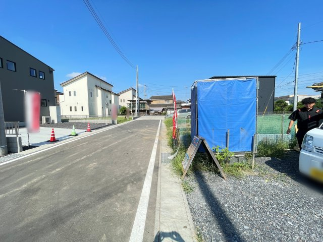 新築戸建・建売　太田市龍舞町　Kダンパー　全3区画の前面道路含む現地写真|前面道路6m公道