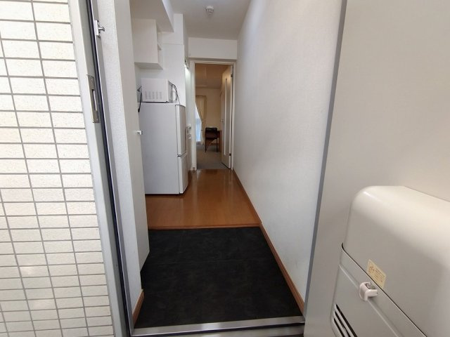 レオパレスパルコートＦの玄関