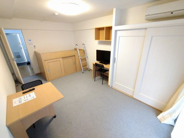 レオパレスパルコートＦの居間・リビング