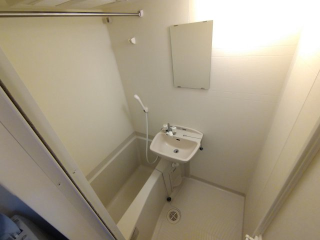 レオパレスパルコートＦの浴室