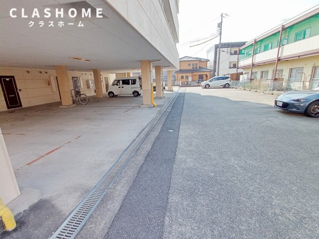 コーポイーストC　　　刈谷市近郊の賃貸はクラスホームの駐車場