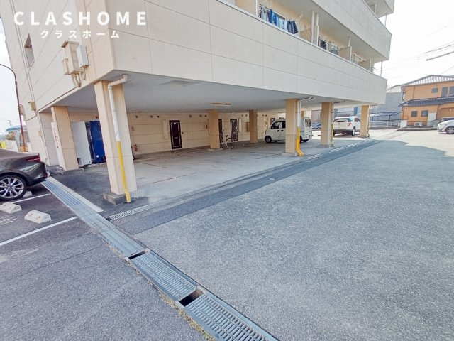 コーポイーストC　　　刈谷市近郊の賃貸はクラスホームの駐車場