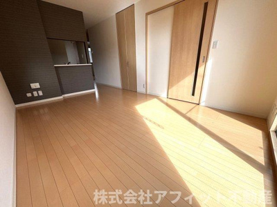 【居間・リビング】 | グランドール川口 C棟 | LDK13.2帖