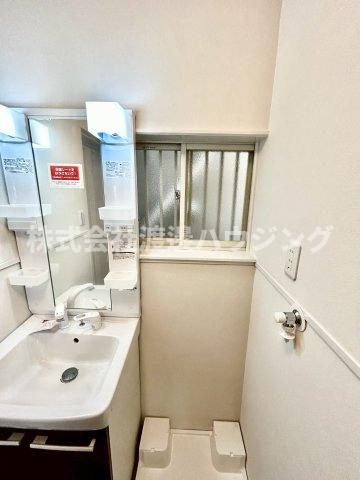 高槻市大塚町一戸建のその他|洗面にも窓ございます