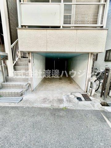 高槻市大塚町一戸建の駐車場