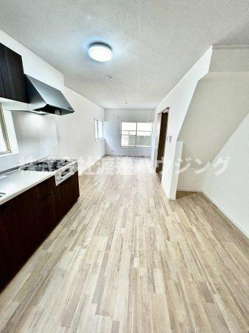 高槻市大塚町一戸建の居間・リビング