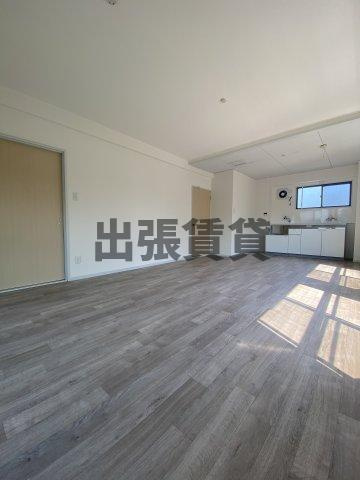 仲介手数料0円！！アートスクエアの居間・リビング