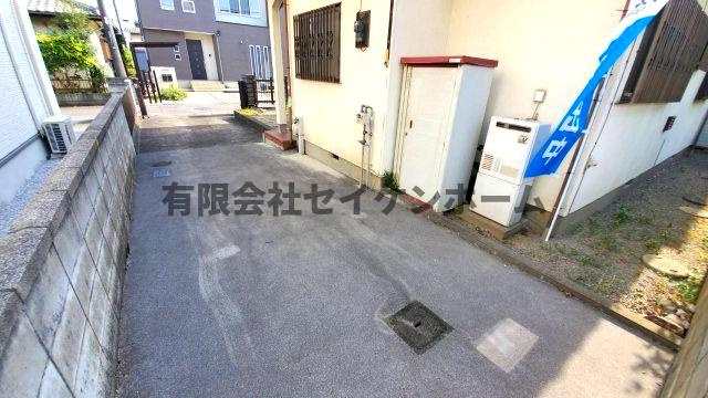行田市持田５丁目　中古戸建の駐車場|車をお持ちの方に嬉しい駐車場付きの物件です
