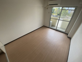 ネオダイキョー夙川北名次の居間